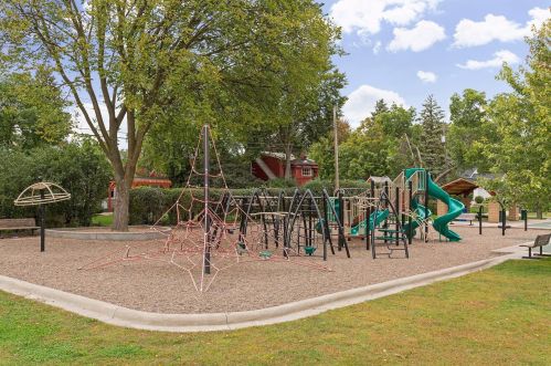 5728 Ewing Ave, Minneapolis MN 55410-2742 exterior