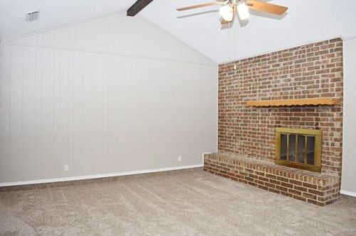 814 Rockwall Dr, Euless TX  76039-7425 exterior