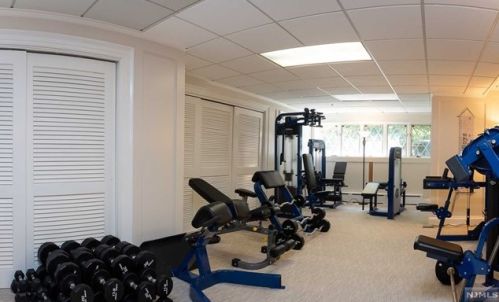 11 Glenwood Dr, Upper Saddle River NJ  07458-3303 exterior