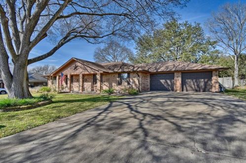 117 Douglas Dr, Bellvue, TX 77418-3431
