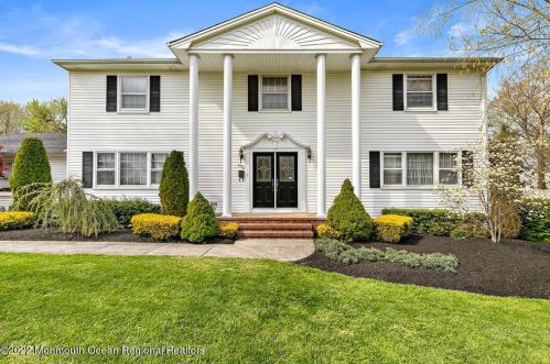 298 Elton Adelphia Rd, East Freehold, NJ 07728-3127