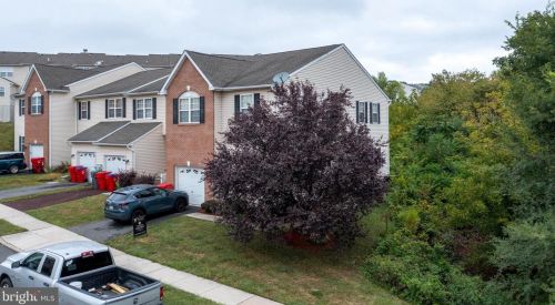 56 Green View Dr, Pottstown PA  19464-7501 exterior