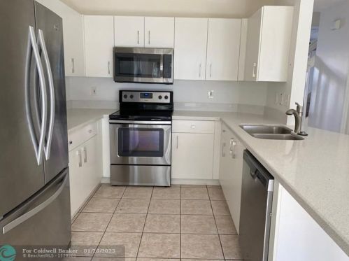 805 208th Ave, Hollywood FL  33029-3499 exterior