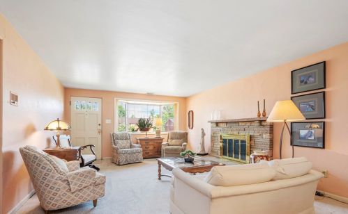 338 Twin Oaks Rd, Pittsburgh, PA 15243-1426
