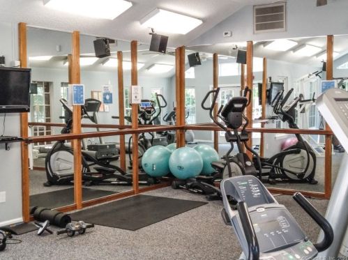 87 Carriage Crossing Ln, Middletown CT 06457-5830 exterior