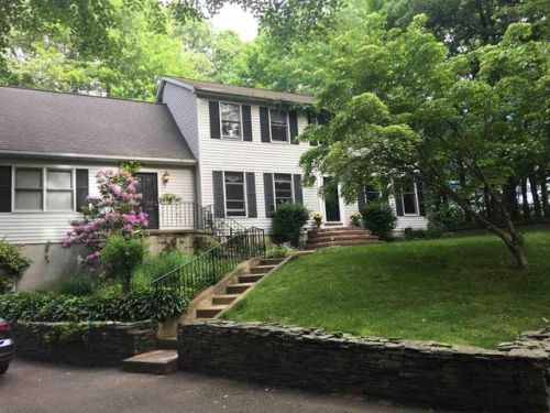 15 Woodland Dr, Rosendale, NY 12472-9650