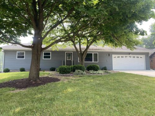 505 Woodview Ln, Dodgeville, WI 53533-1935