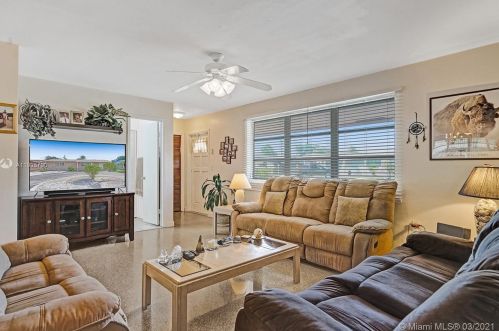 8490 10th St, Hollywood FL  33024-4939 exterior