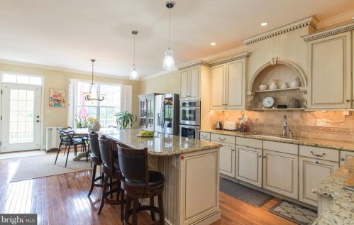 572 Farmdale Cir, Blue Bell, PA 19422-1369