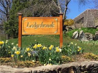 4 Ledgebrook Dr, Norwalk CT  06854-1016 exterior