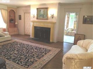 41 Old Westbury Rd, Westbury NY  11568-1603 exterior