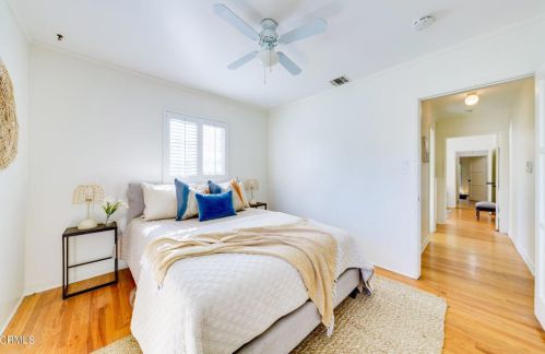 4837 Crown Ave, La Canada CA  91011-3619 exterior