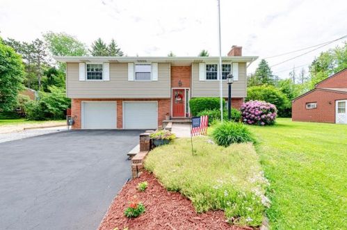 21 Lamplight Dr, Latrobe, PA 15650-2610