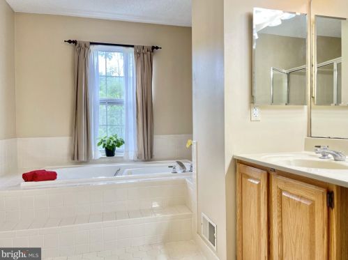 76 Shrewsbury Pl, Princeton NJ  08540-6315 exterior