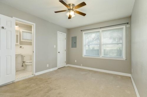 18 Lyncrest Dr, Galveston TX  77550-3215 exterior