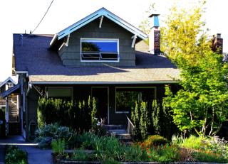 8 Etruria St, Seattle WA  98109-1606 exterior