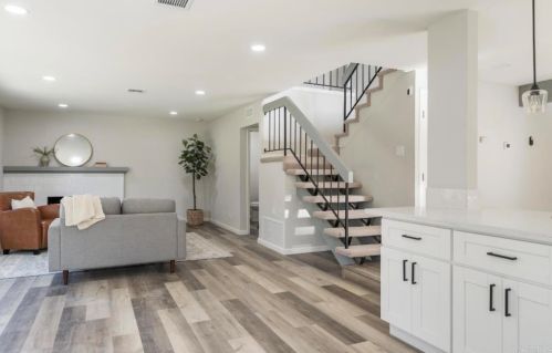 8576 Andromeda Rd, San Diego CA  92126-1802 exterior