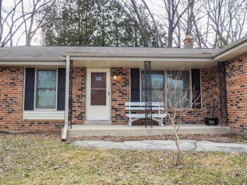 103 Terrace Ln, Chenequa, WI 53029-2241