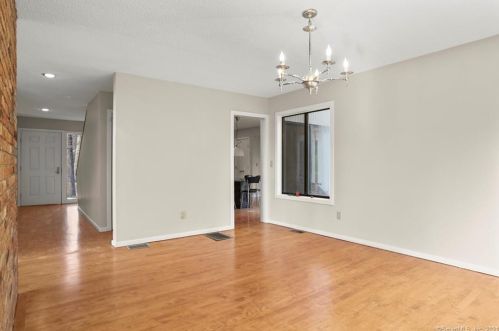 345 Briar Brae Rd, Stamford, CT 06903-1724