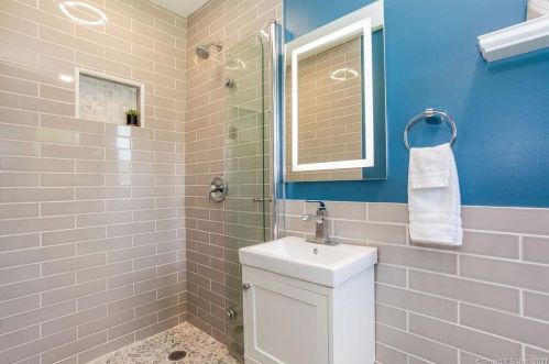 28 Talcott Rd, Glastonbury CT  06033-2919 exterior