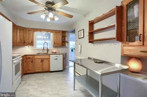 40 Center Dr, Camp Hill PA  17011-7608 exterior