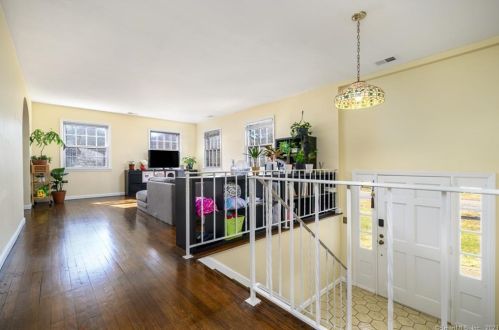 27 Loughran Ave, Stamford, CT 06902-1107