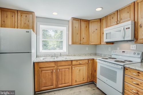 10600 Woodland Dr, Fredericksburg VA  22407-7759 exterior