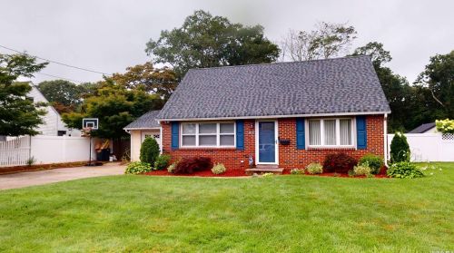 147 Noel Dr, South Setauket, NY 11720-2227