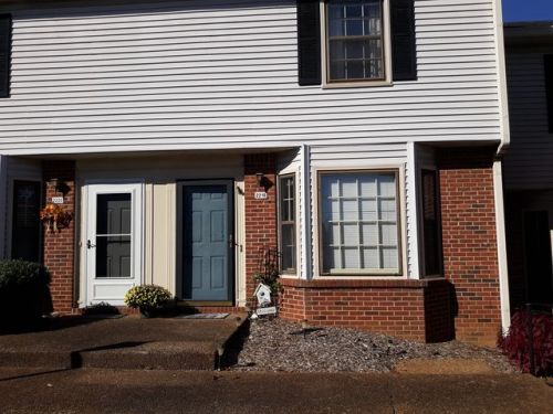 2218 Union Place Ct, Columbia, TN 38401-5827