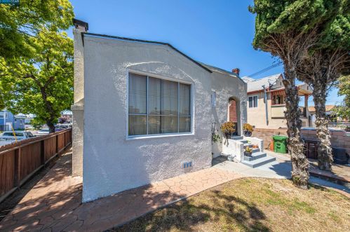 1301 60 Ave, Oakland CA 94621-3912 exterior