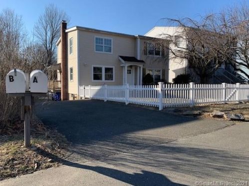37 Nash Pl, Norwalk CT  06854-1404 exterior