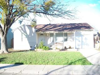 1431 Dickson St, Sacramento, CA 95822-3436