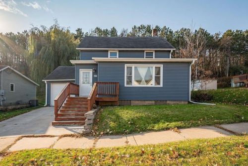 417 Maple St, Glenwood City, WI 54013-8541
