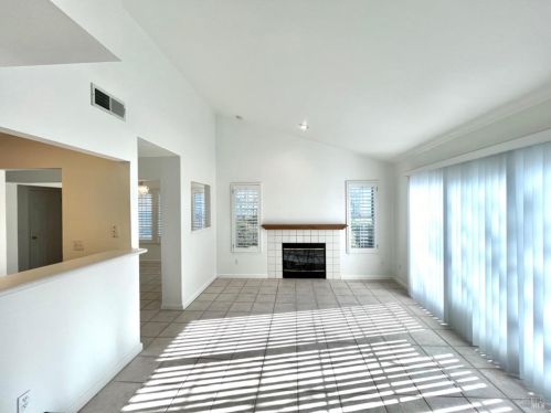 424 Feldspar Ln, Santa Rosa, CA 95407-5402