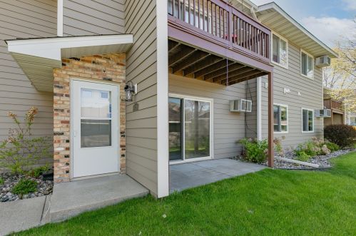 4522 Cinnamon Ridge Trl, Saint Paul, MN 55122-2374