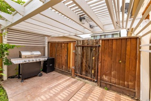 1125 Valley Glen Dr, Liberty Farms CA  95620-4835 exterior