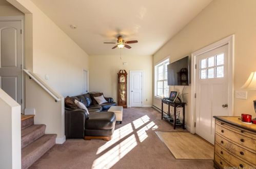 611 Military Hwy, Groton CT 06340-2468 exterior