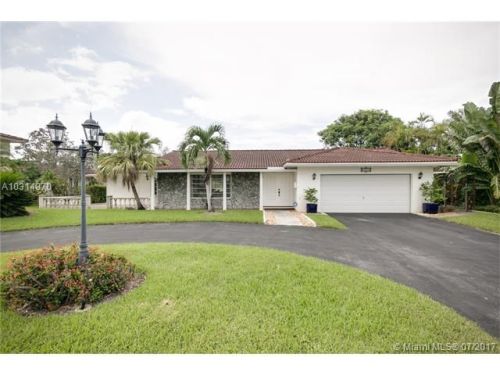 6801 Saint Andrews Dr, Hialeah, FL 33015-2349