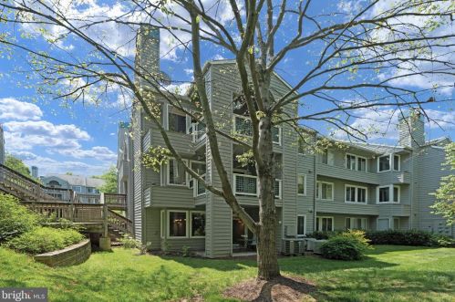 11723 Summerchase Cir, Herndon VA  20194-1137 exterior