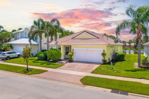 107 Willow Grove Ave, Fort Pierce, FL 34986-3564