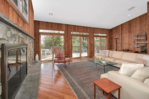 3 Banks Hill Rd, Pleasantville NY  10570-2453 exterior