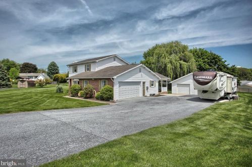 6930 Chatham Dr, Harrisburg, PA 17111-4023