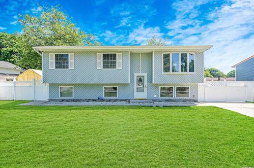 15 29th St, Wheatley Heights NY  11798-3713 exterior