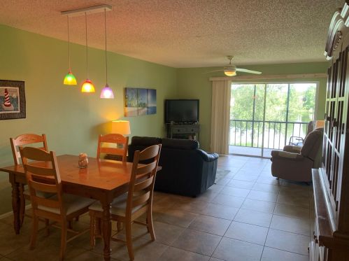 252 Cypress Ln, Oldsmar, FL 34677-2131