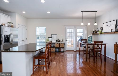 7009 Darbey Knoll Dr, Gainesville VA  20155-3634 exterior