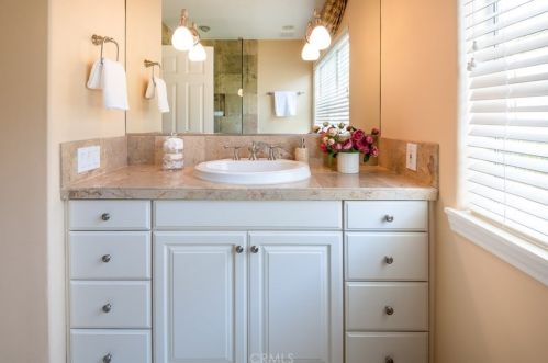 24 Westport, Manhattan Beach CA  90266-7227 exterior