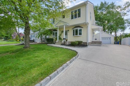 15 Dean Ln, East Brunswick, NJ 08816-2211