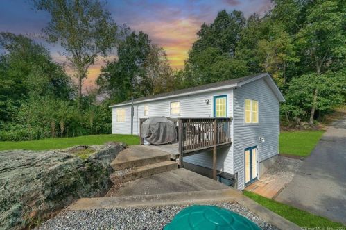 26 Blish Rd, East Hampton CT  06447-1110 exterior