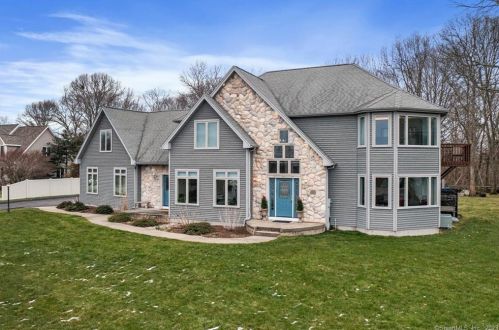 86 Crosswinds Dr, Groton CT  06340-4870 exterior