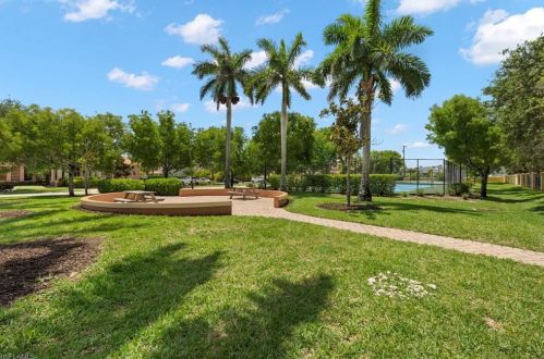 7698 Bristol Cir, Naples FL  34120-0697 exterior